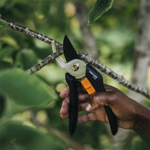 SOLID PRUNER BYPASS  FISKARS P121