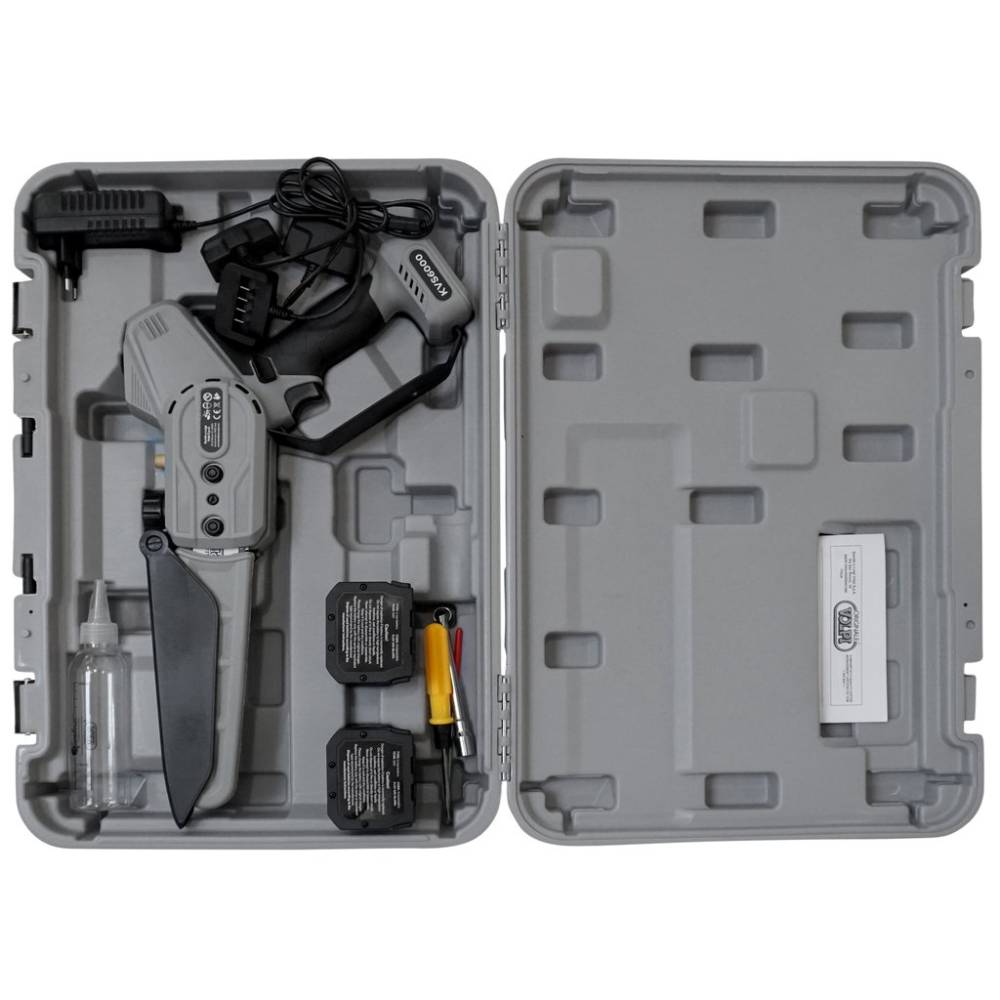 ELECTRONIC CHAINSAW KVS6000 - WITH 2 BATTERIES & PLASTIC CARRYING CASE