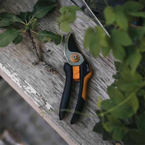 FISKARS SOLID PRUNER BYPASS M P321