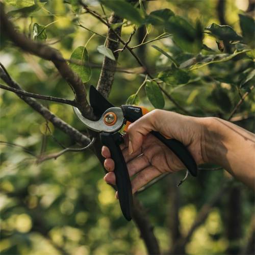 FISKARS SOLID PRUNER BYPASS M P321